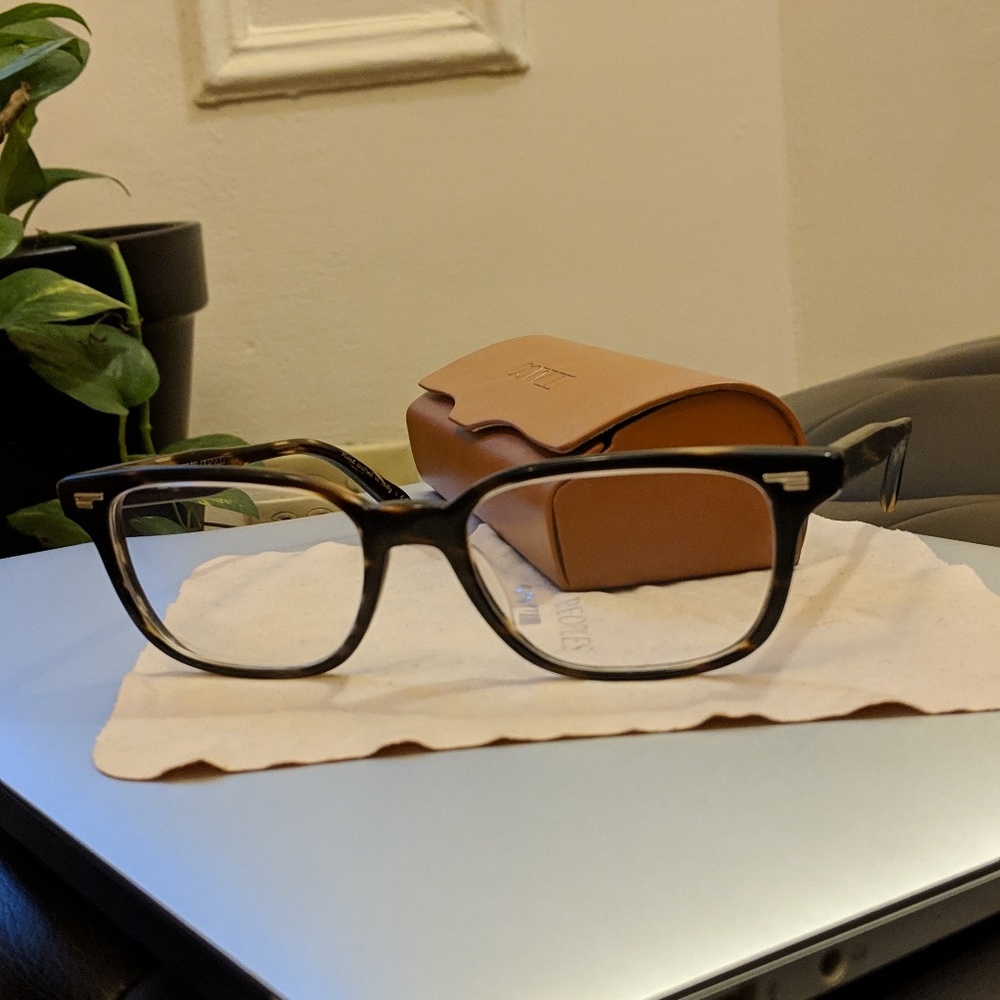 Oliver Peoples glasses w/ case and cloth